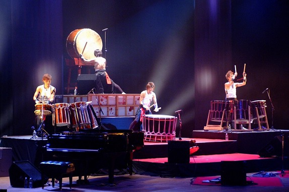 最愛高雄春節旅遊推薦2012台灣國際鼓樂節衛武營登場日韓雙拼 春節高雄住宿首選朋友家