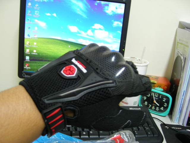 ScoYco MC09 硬式假卡夢手套8459||小老婆汽機車資訊網