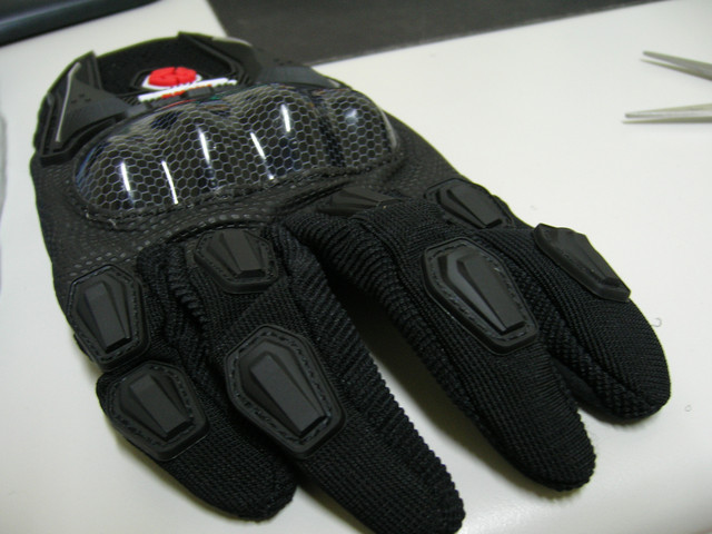 ScoYco MC09 硬式假卡夢手套8874||小老婆汽機車資訊網